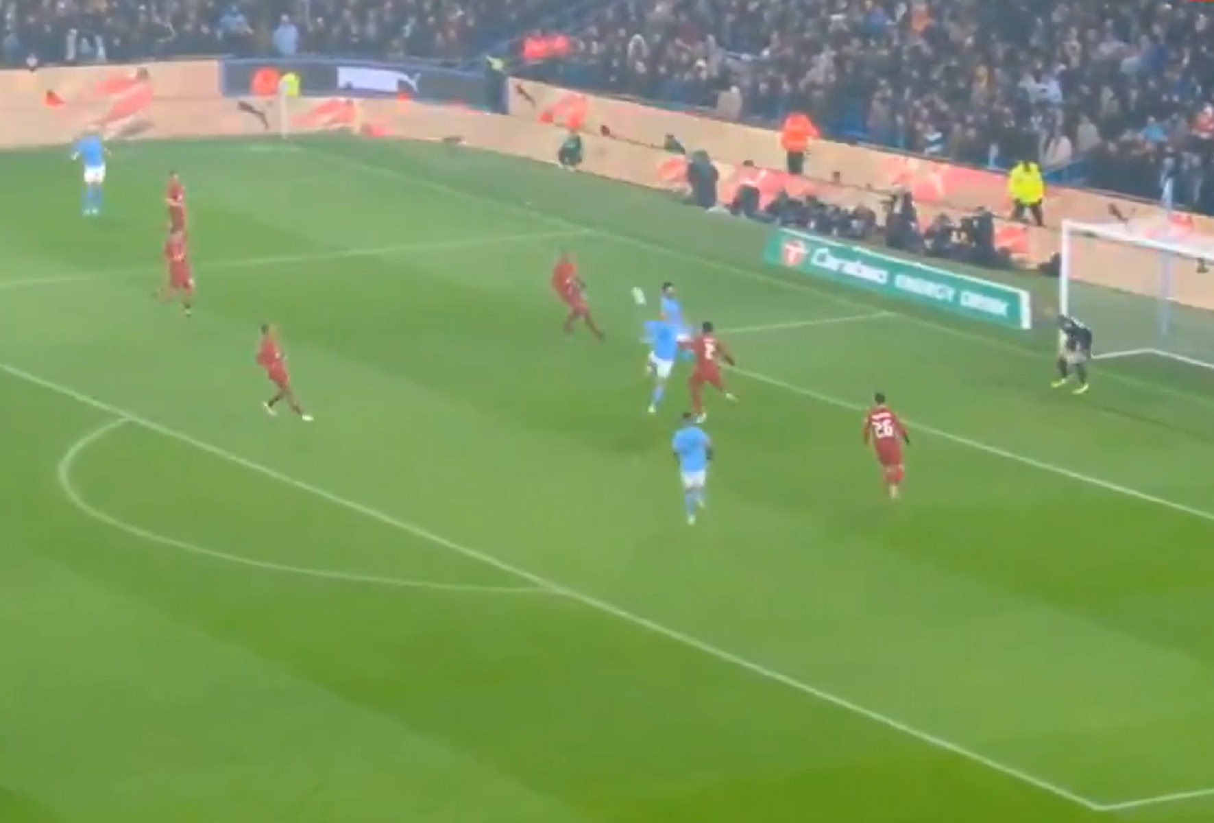 Τον ξεχάσατε; Ο Έρλινγκ Χάαλαντ «ματώνει» με γκολάρα τα δίχτυα της Λίβερπουλ (vid)