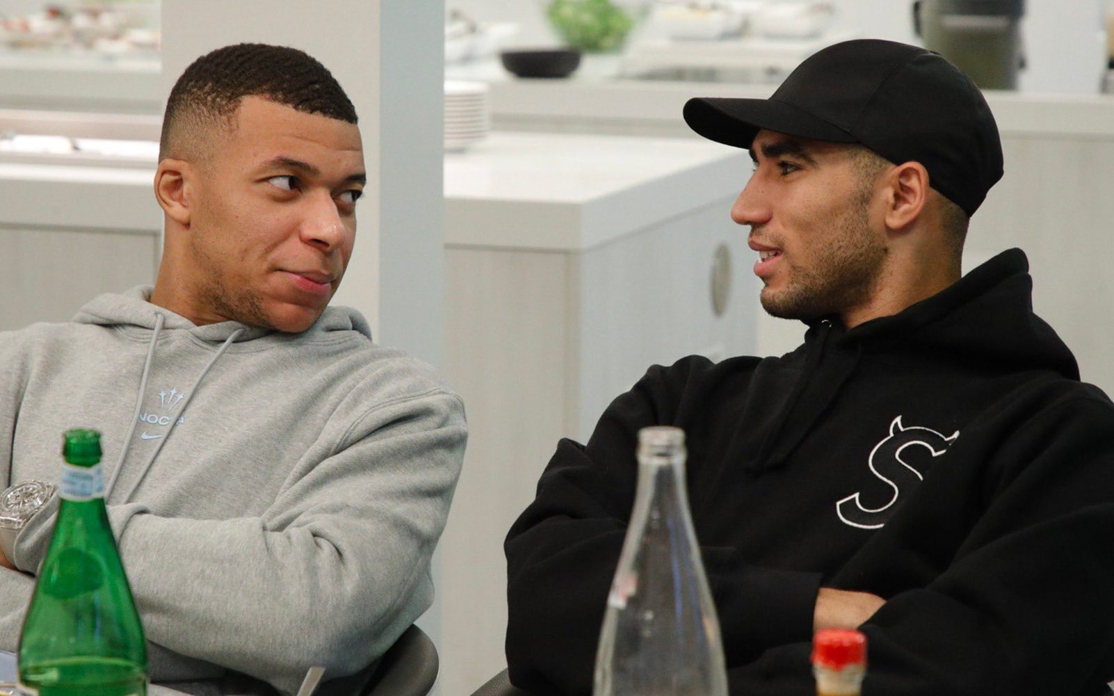 O Χακίμι επέστρεψε στην Παρί με… άγριες διαθέσεις!