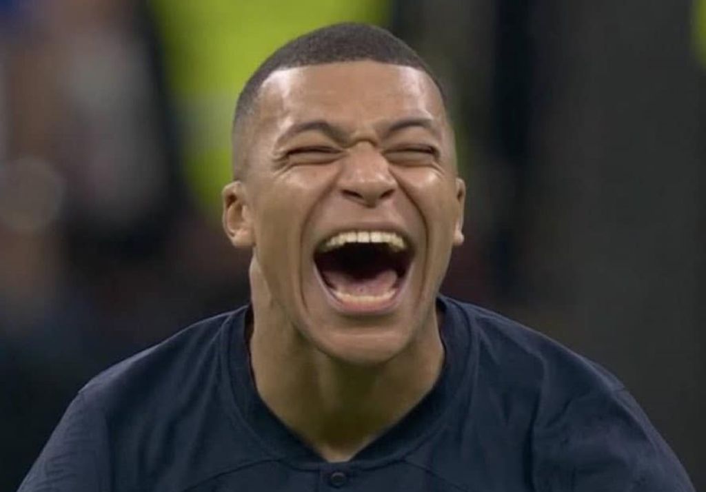 Τρελά γέλια από Μπαπέ στο χαμένο πέναλτι του Κέιν! (vids)