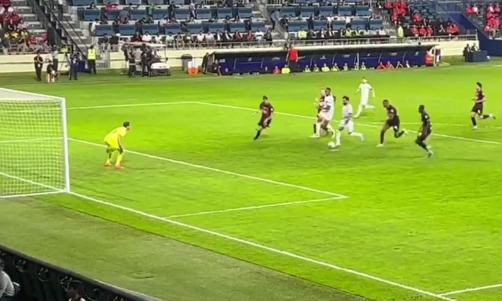 Οι παίκτες της Λίβερπουλ “ζάλισαν” την άμυνα της Μίλαν και ο Σαλάχ… σκόραρε (vid)