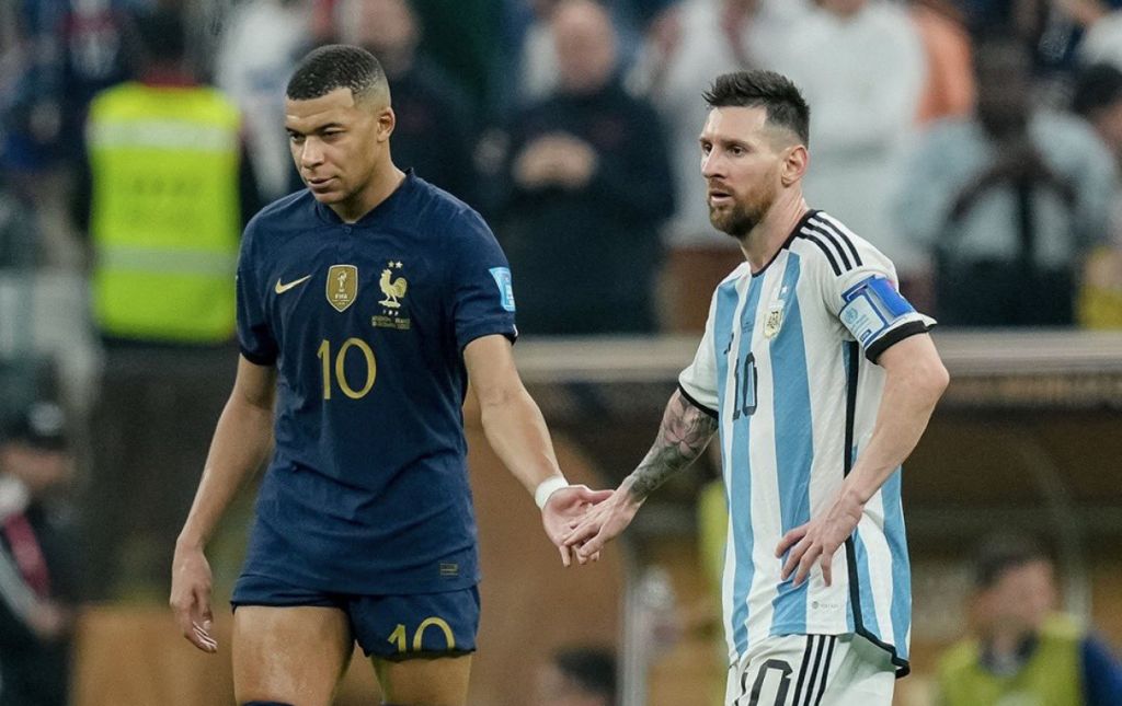 Οπαδοί πέταξαν χελώνα στον Μέσι για να πικάρουν τον Μπαπέ – Ξεκαρδίστηκε ο Αργεντινός (vid)