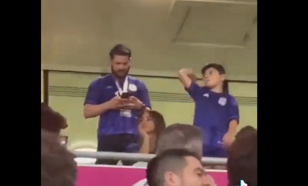 Τσαντίστηκε ο γιος του Μέσι και πέταξε τσίχλα στους οπαδούς της Αργεντινής (vid)