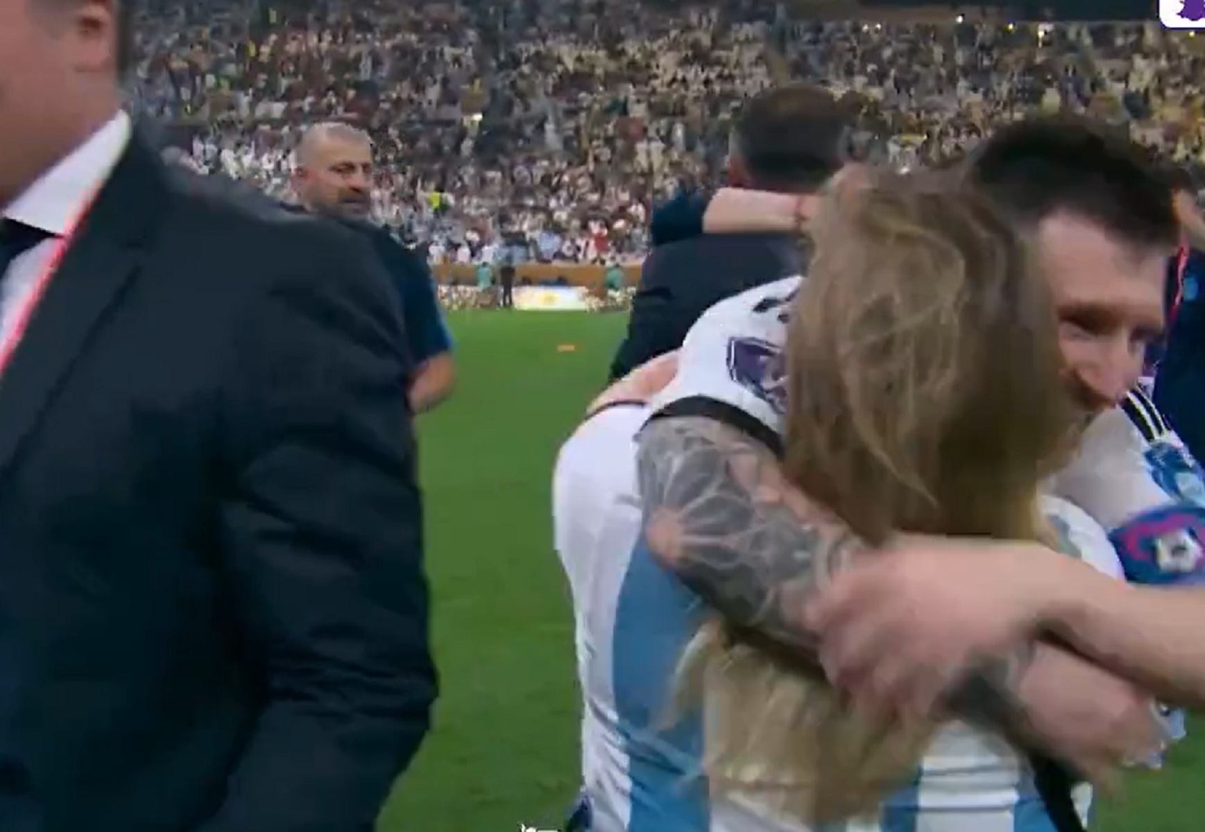 Όλοι χωράνε στην αγκαλιά του Λιονέλ Μέσι (vid)