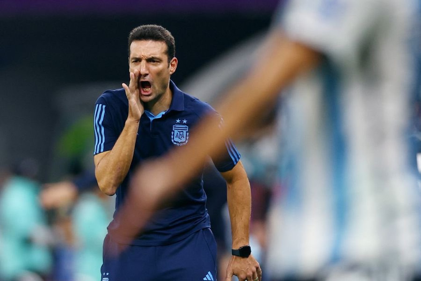 Έξαλλος με τα ΜΜΕ ο Σκαλόνι: «Θέλετε να μας κάνετε κακό; Δεν θα πάμε στα πέναλτι»