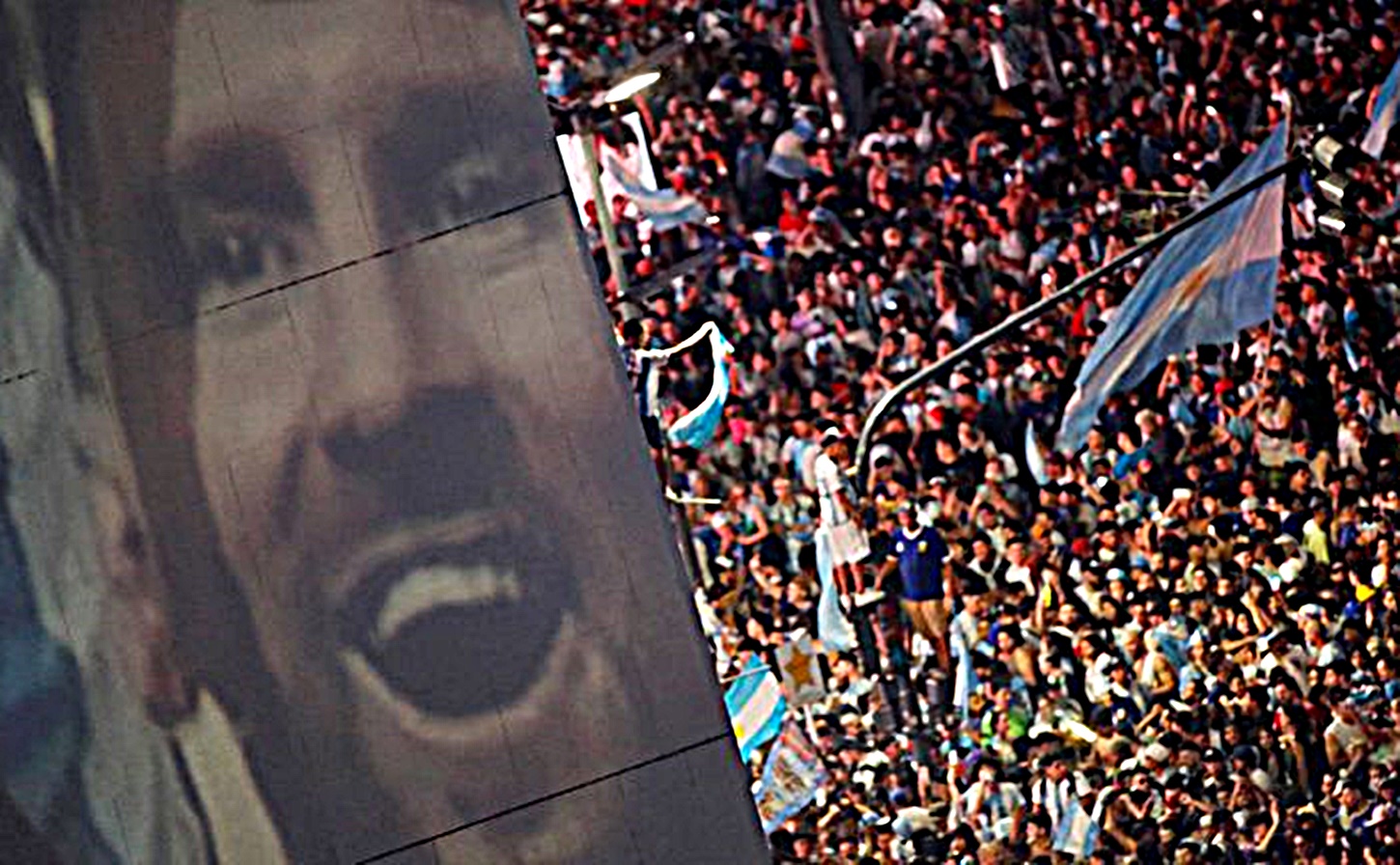 Ούτε με Κέμπες και Μαραντόνα τέτοιος πανζουρλισμός στο Μπουένος Άιρες για το Mundial! (pic, vid)