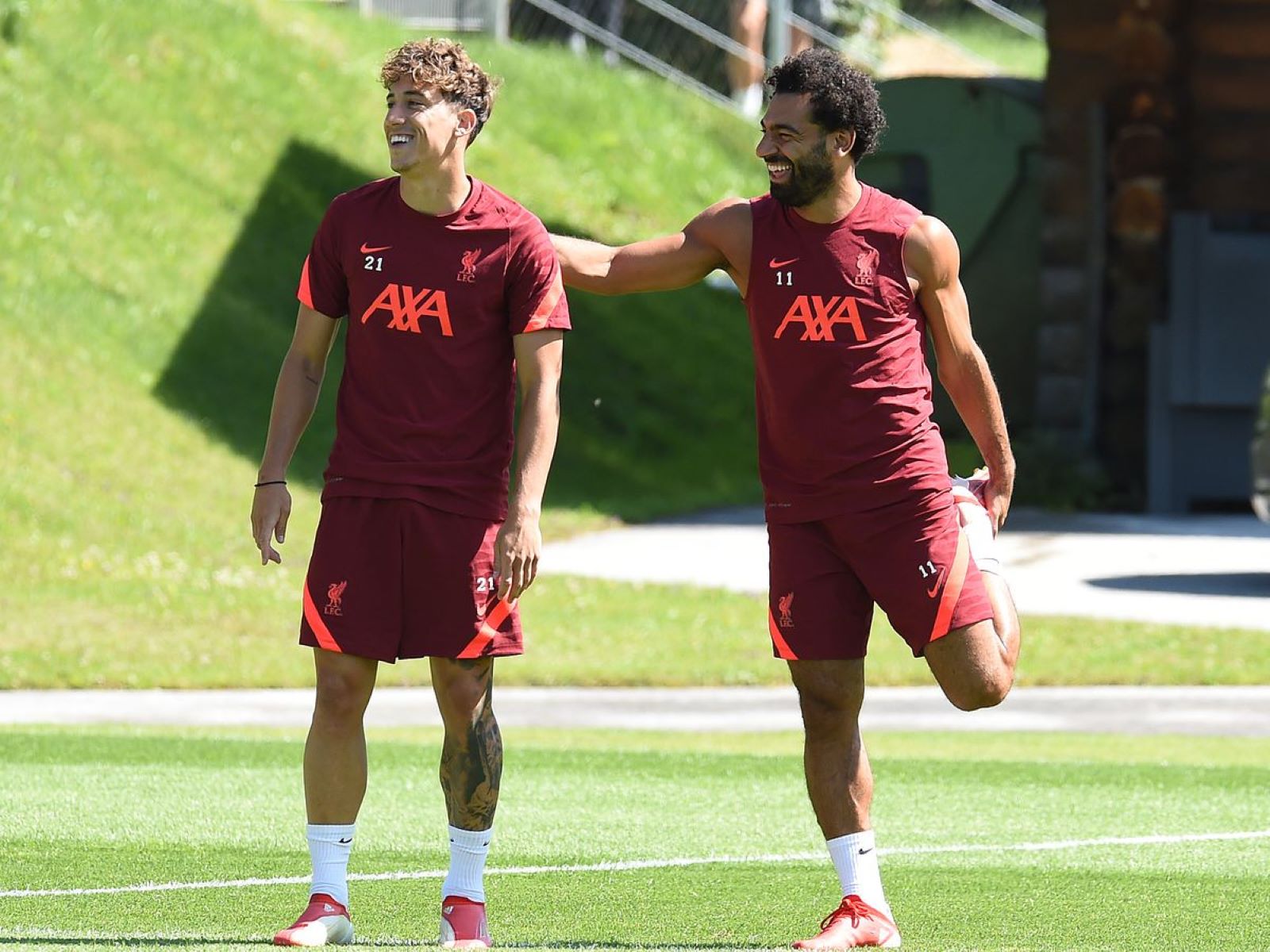 Τσιμίκας και Σαλάχ βολτάρουν με καμήλα στο Ντουμπάι (pic)