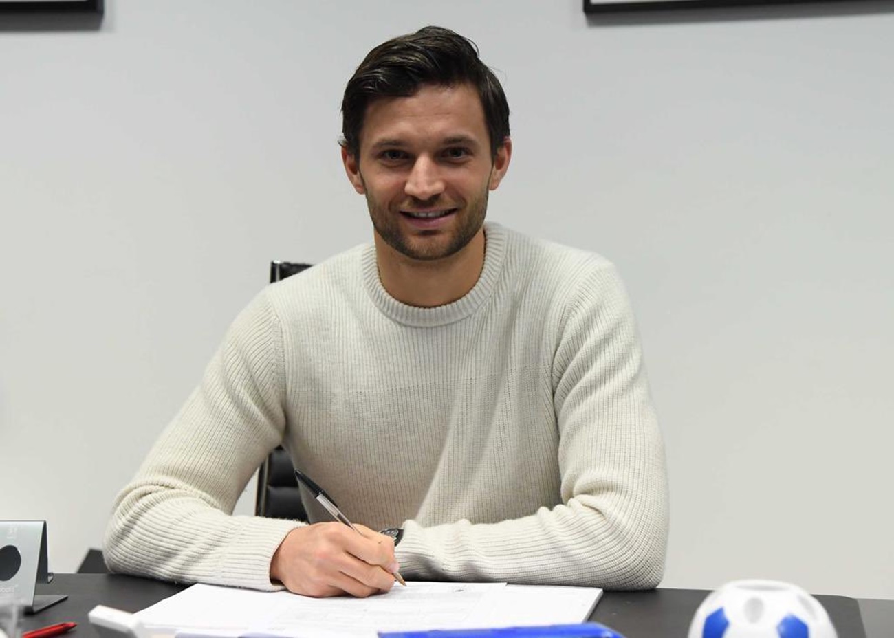 Νάπολι: Προσθήκη με… εμπειρία στα άκρα της άμυνας (pics)