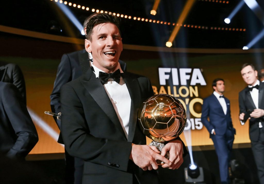 Επτά χρόνια από τη Χρυσή Μπάλα Νο. 5 του Μέσι – «Κλείνει το μάτι» στη φετινή… (pics)
