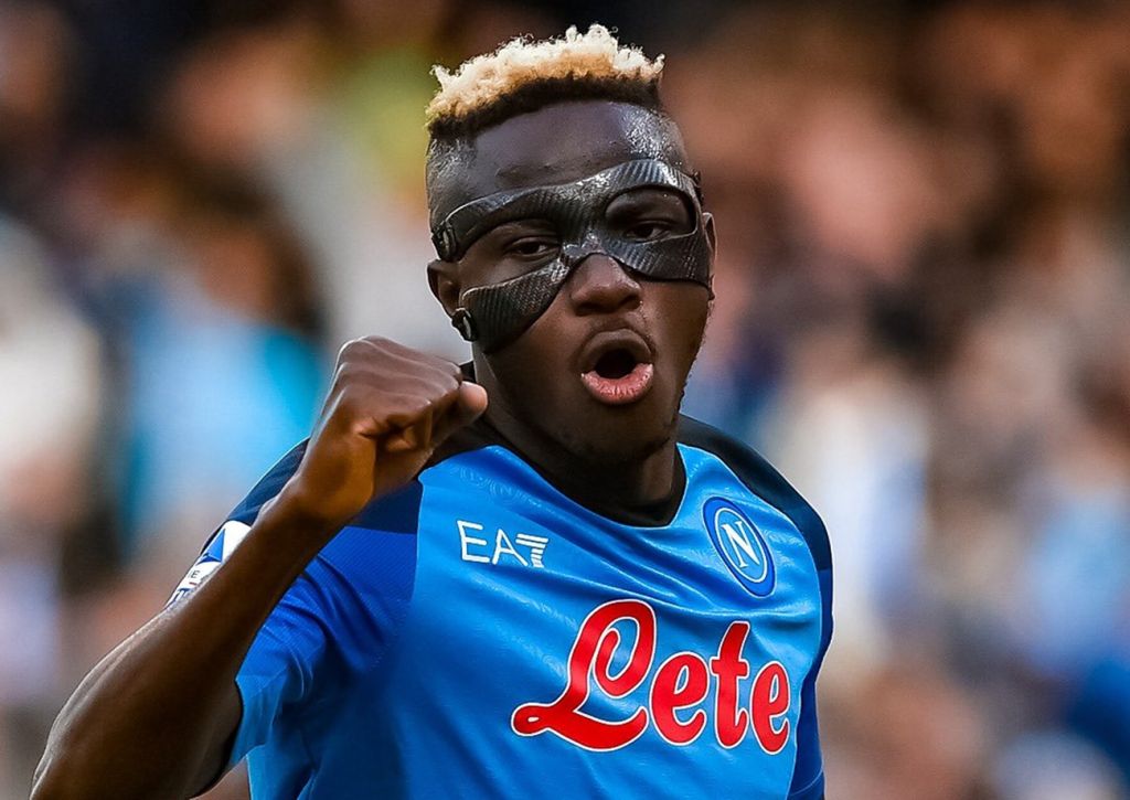 Πήρε το «όπλο» του ο Όσιμεν και ξεσηκώνει το «Ντιέγκο Μαραντόνα»! (vid)