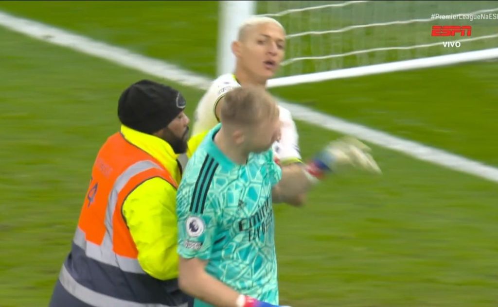 Αλητείες από Ριτσάρλισον και οπαδό της Τότεναμ στον Ράμσντεϊλ! (vid)