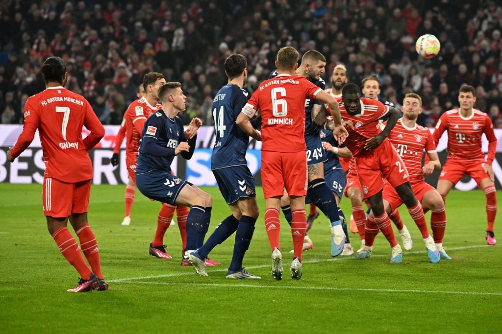 Μια… φωτοβολίδα έσωσε την Μπάγερν Μονάχου! (vid)