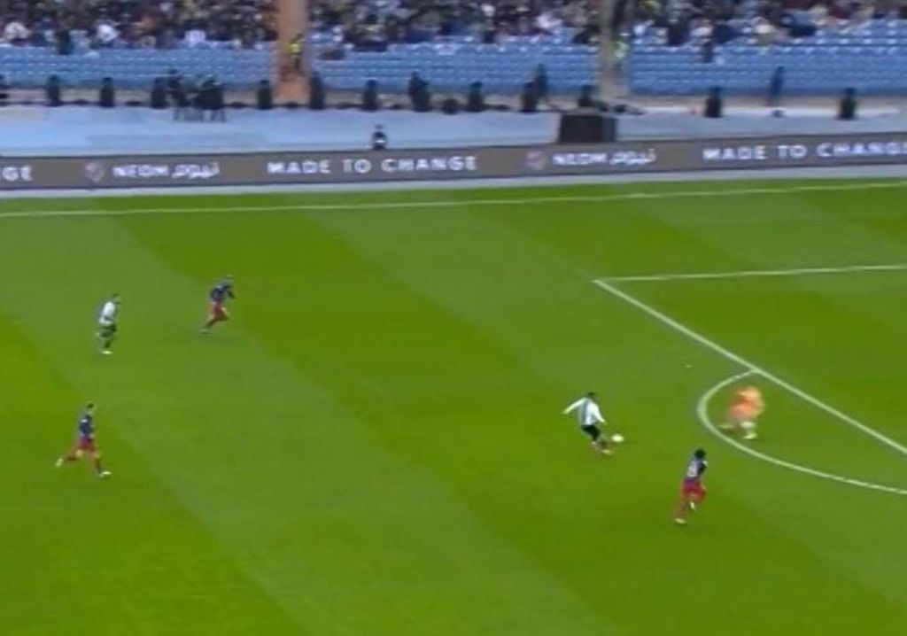 O πυραυλοκίνητος Αραούχο έσωσε από βέβαιο γκολ την Μπαρτσελόνα (vid)