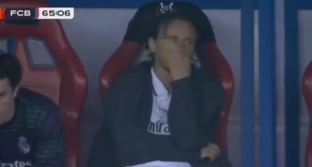 Η εικόνα του Μόντριτς στον πάγκο της Ρεάλ Μαδρίτης τα λέει όλα! (vid)