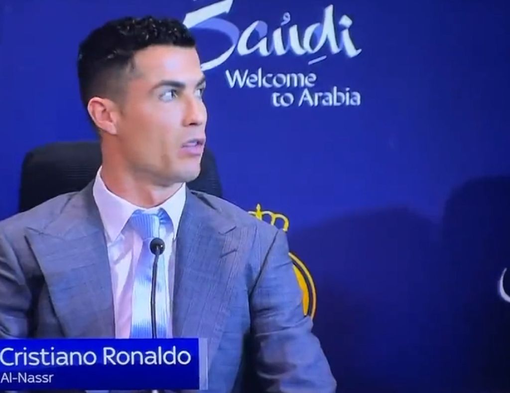O Κριστιάνο Ρονάλντο ζαλίστηκε από τα εκατομμύρια – Μπέρδεψε τη Σαουδική Αραβία με τη Νότια Αφρική (vid)