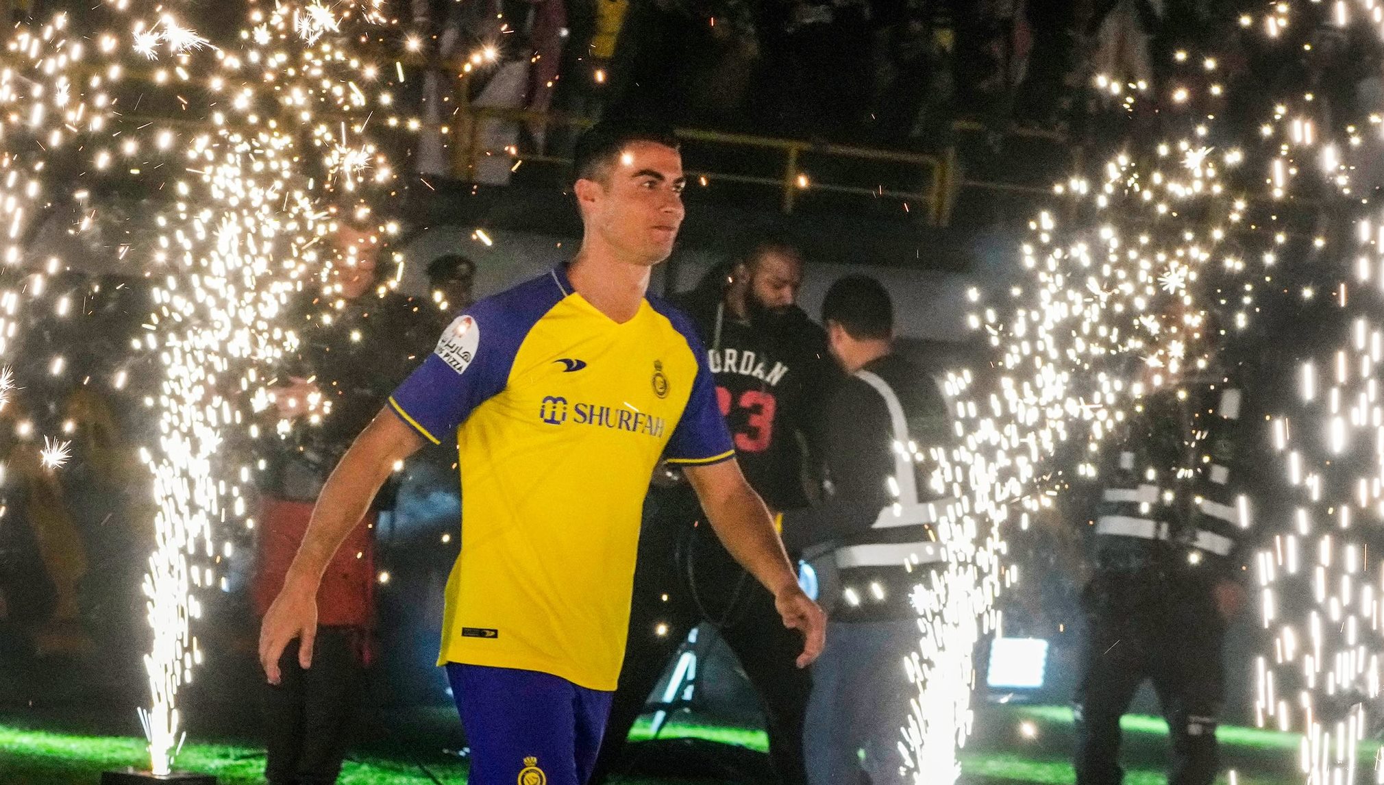 Πουλάει… τρέλα ο Κριστιάνο: «Με ήθελαν πολλές ομάδες από την Ευρώπη! Είχα τόσες προτάσεις» (vid)