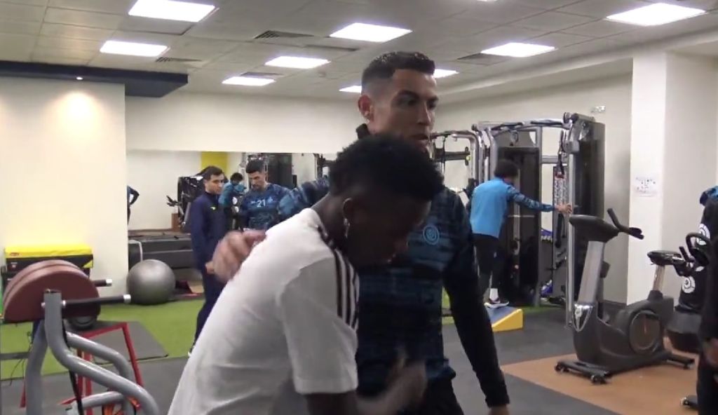 Ο Κριστιάνο χρειάστηκε μόνο μία ατάκα για να «ντοπάρει» τον Βινίσιους! (vid)