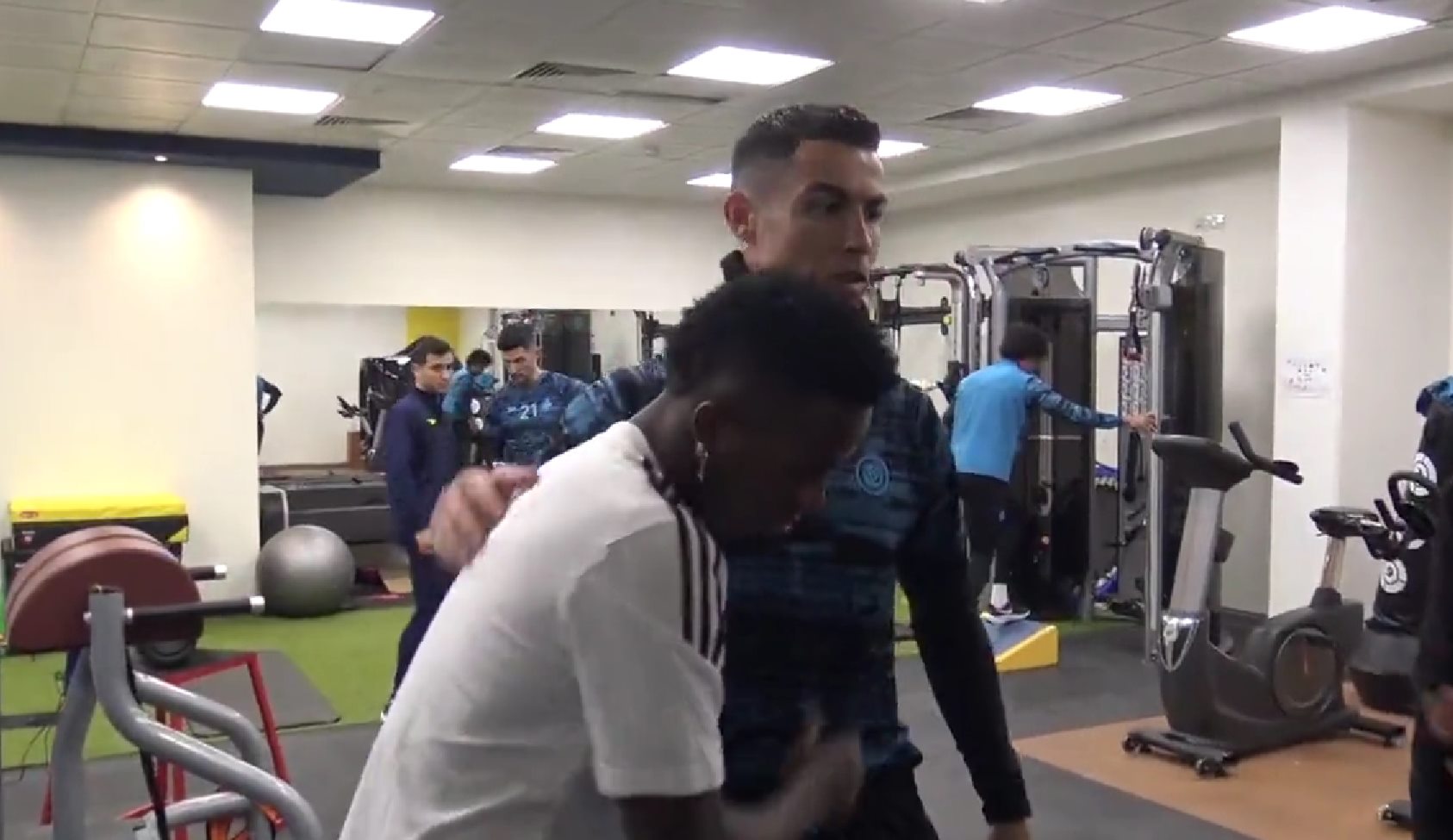 Ο Κριστιάνο χρειάστηκε μόνο μία ατάκα για να «ντοπάρει» τον Βινίσιους! (vid)