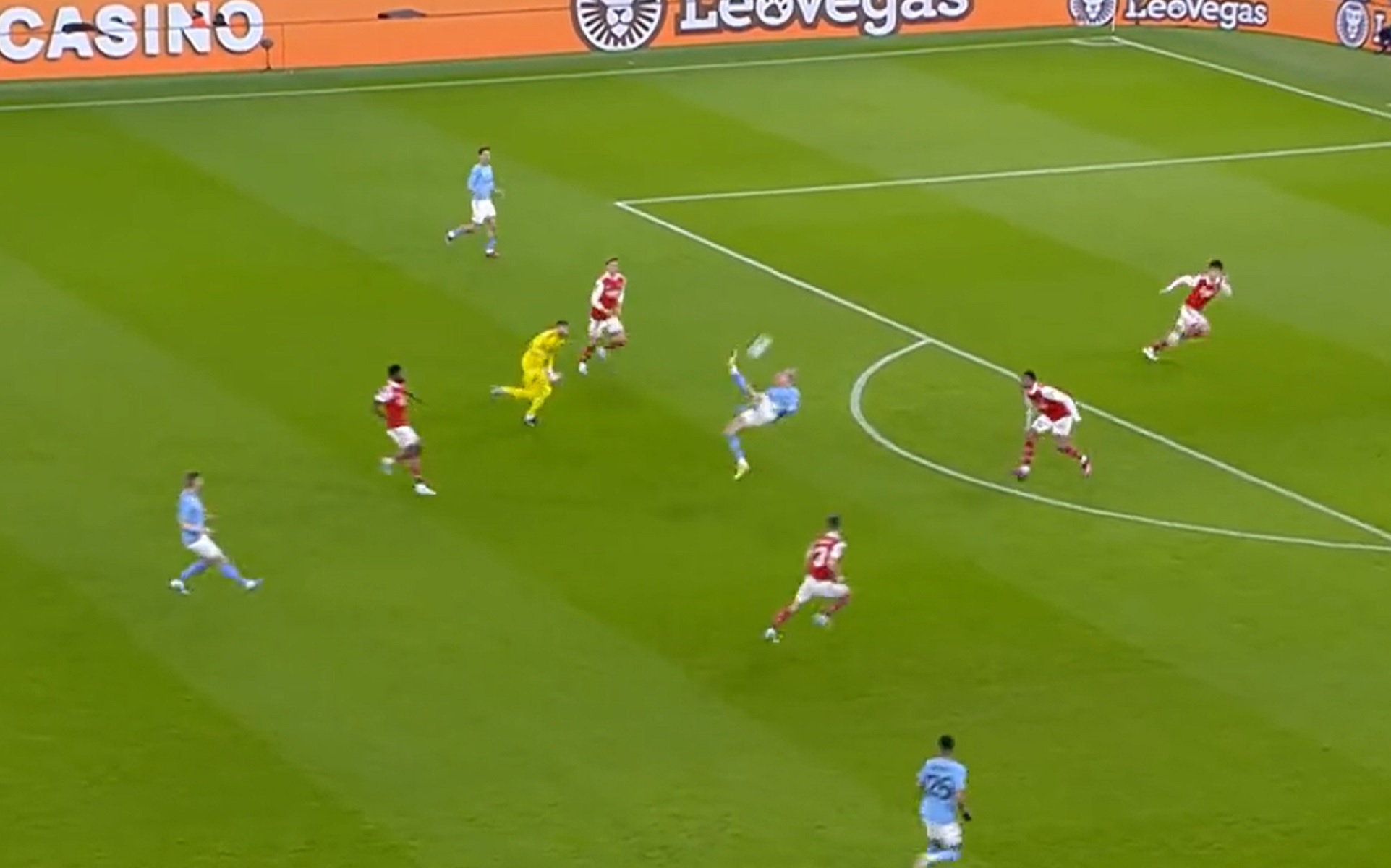 O Xάαλαντ πήγε να βάλει το… ακροβατικό της ζωής του και να μας θυμίσει τον Ζλάταν (vid)