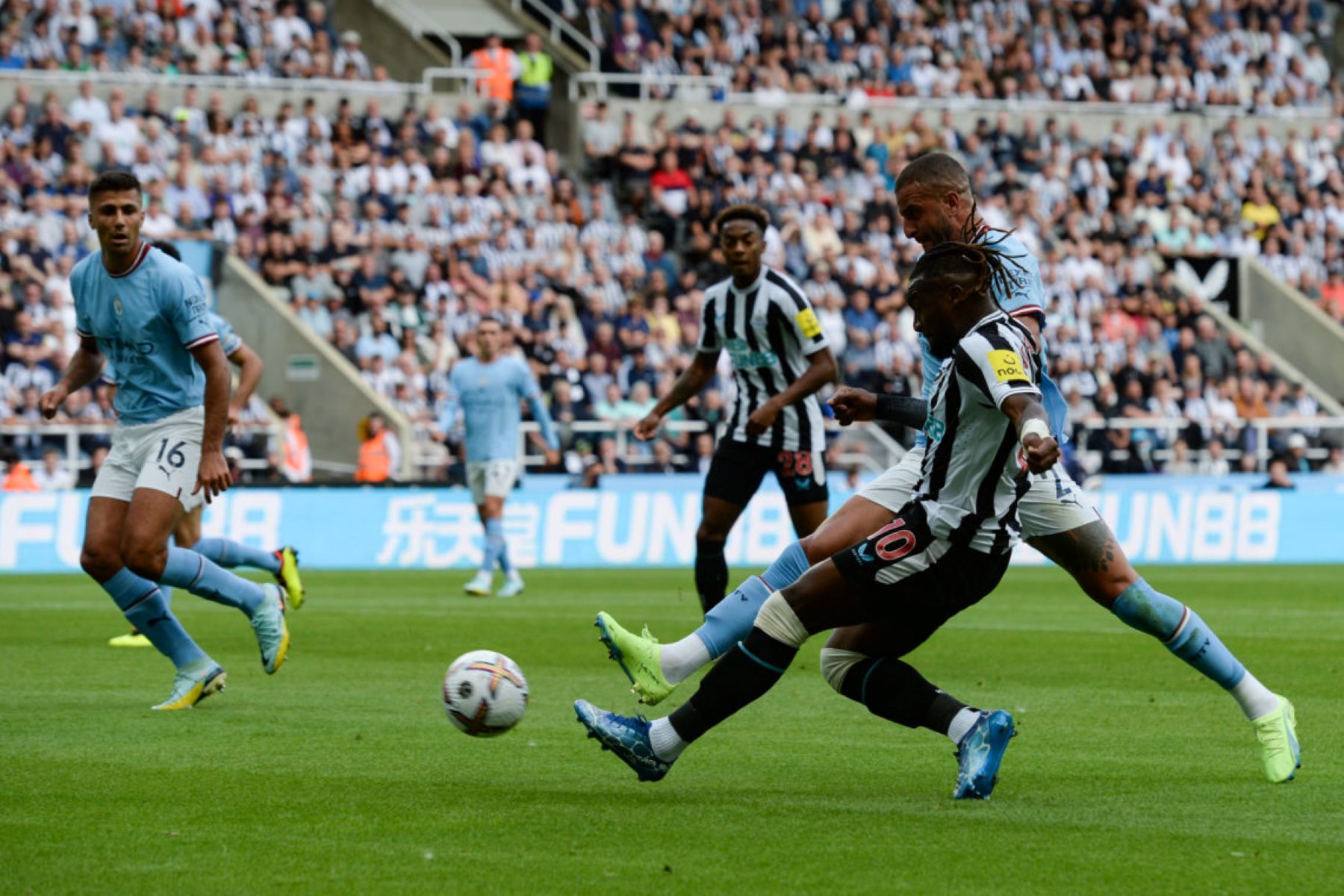 Mίλαν: Ψάχνει το… θαύμα με την εξτρεμάρα της Νιούκαστλ