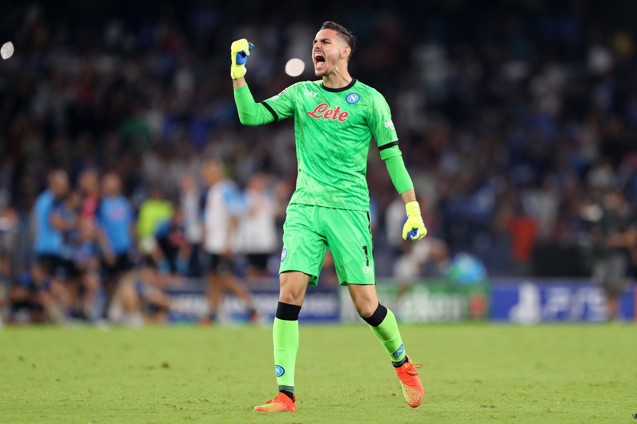 Άλεξ Μερέτ: Νούμερο… ένα σε όλη την Ιταλία μαζί με τη Νάπολι! (vids)