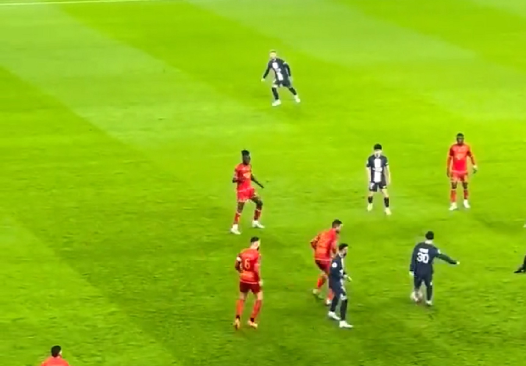 O μάγος Μέσι κάνει τα δύσκολα να φαίνονται… παιχνιδάκι (vid)