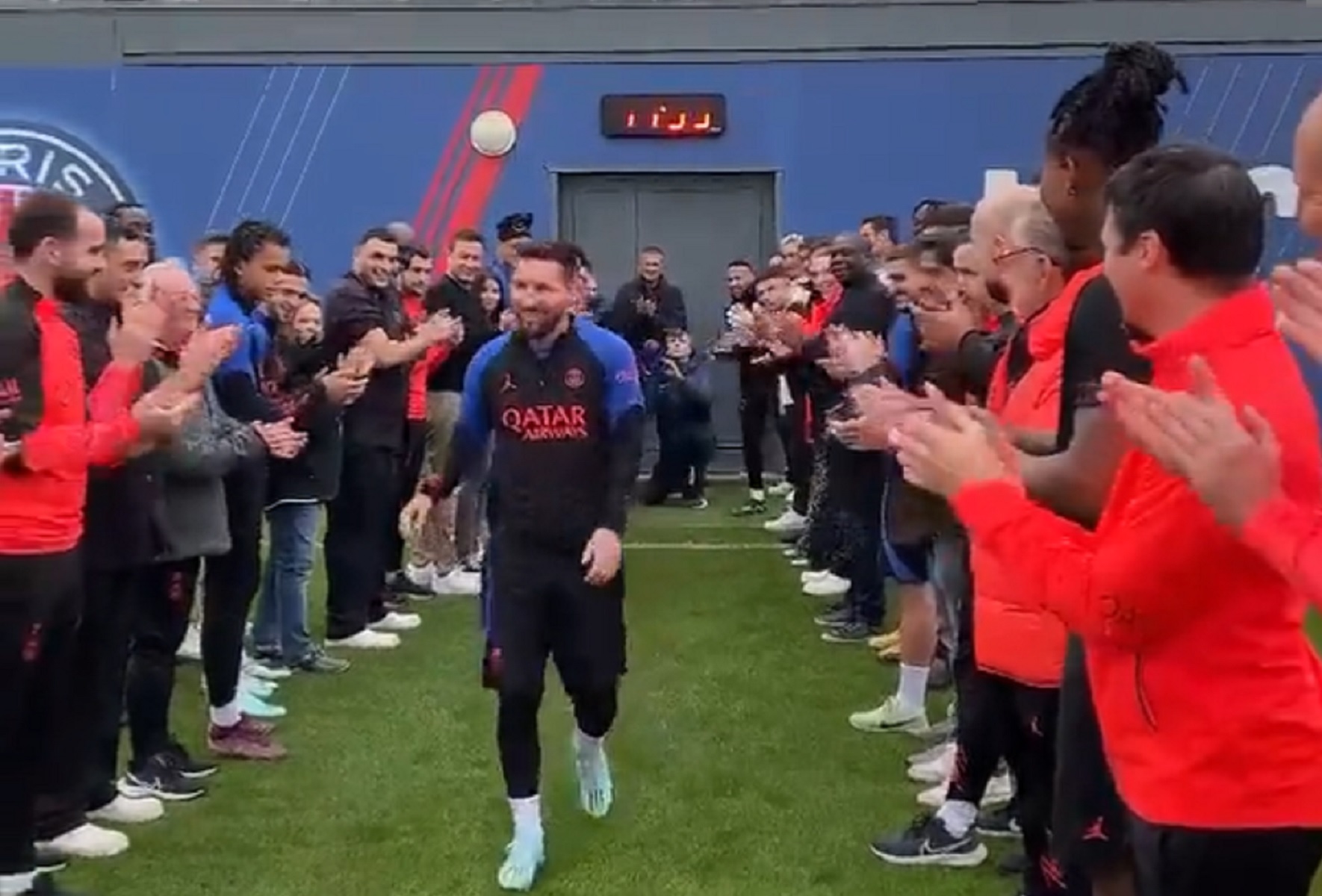 Μέσι: Η Παρί Σεν Ζερμέν υποδέχθηκε με τιμές ήρωα τον Παγκόσμιο Πρωταθλητή της (vid)