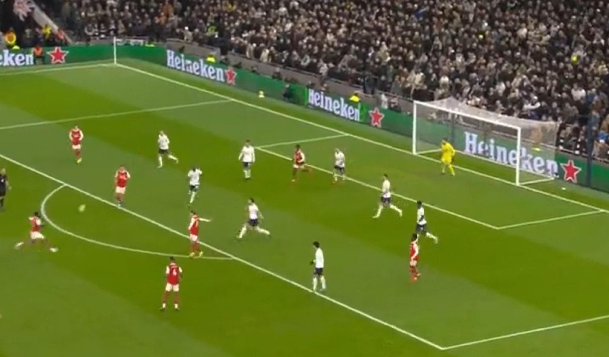 To δοκάρι στέρησε από την Άρσεναλ την… οβίδα της χρονιάς (vid)