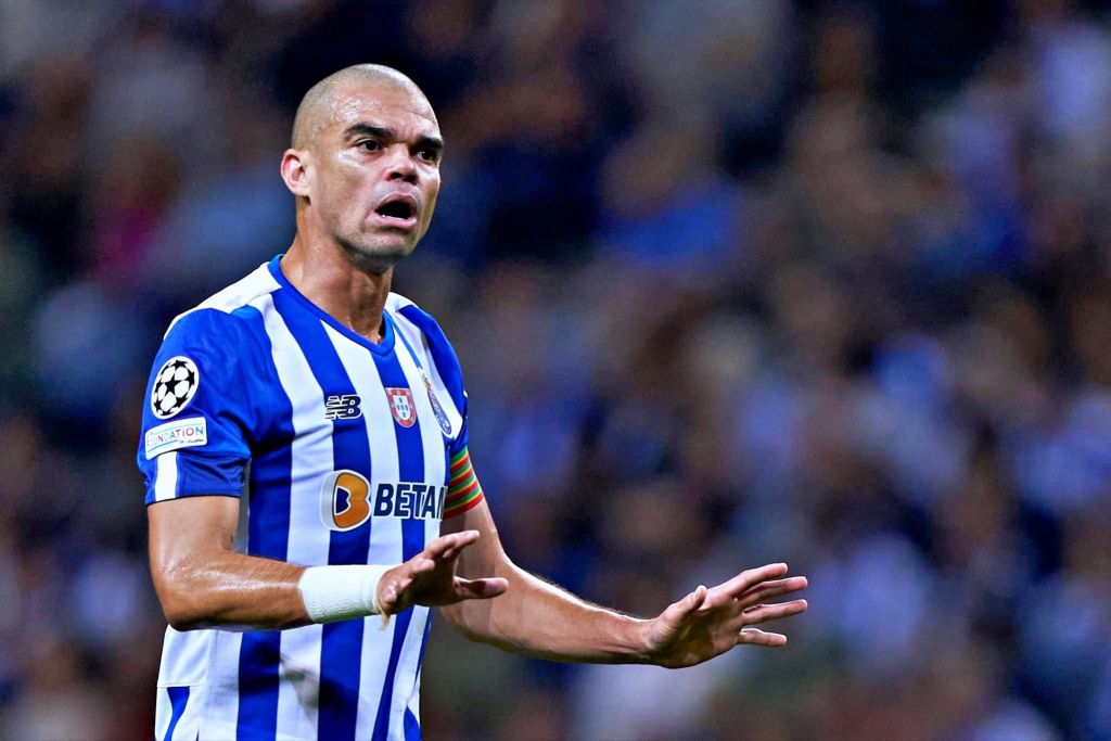 Ο 40ρης Πέπε σπάει τα κοντέρ – Υπογράφει νέο συμβόλαιο και θα παίζει για… πάντα!