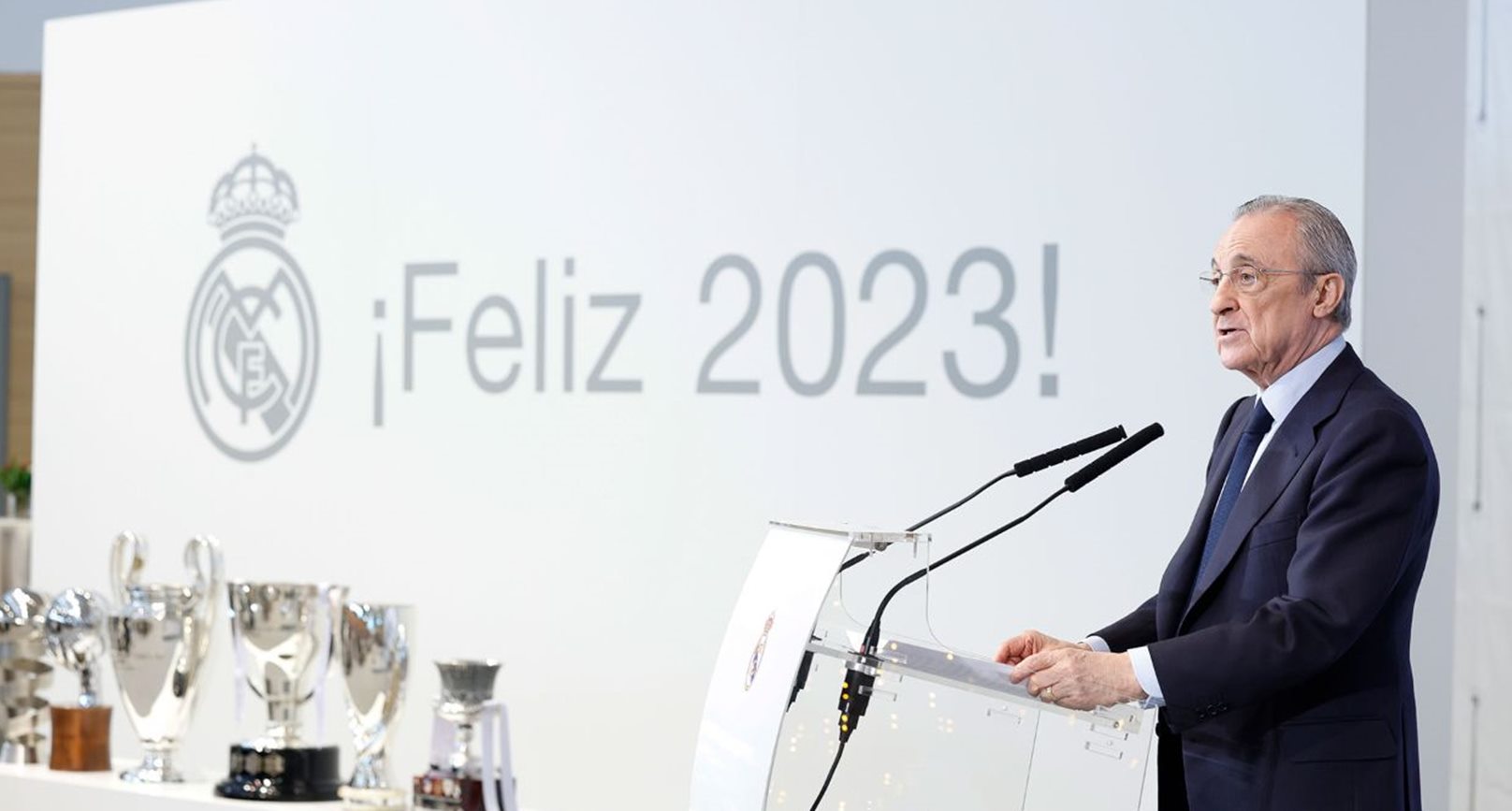 Ο Πέρεθ έκατσε με τη… νεολαία και έδειξε πόσο cool πρόεδρος είναι! (pics)