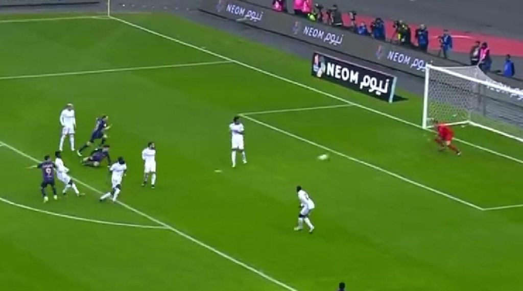 Ρεάλ – Μπαρτσελόνα: Κουρτουά και δοκάρι στέρησαν το γκολ από τον Λεβαντόφσκι (vid)