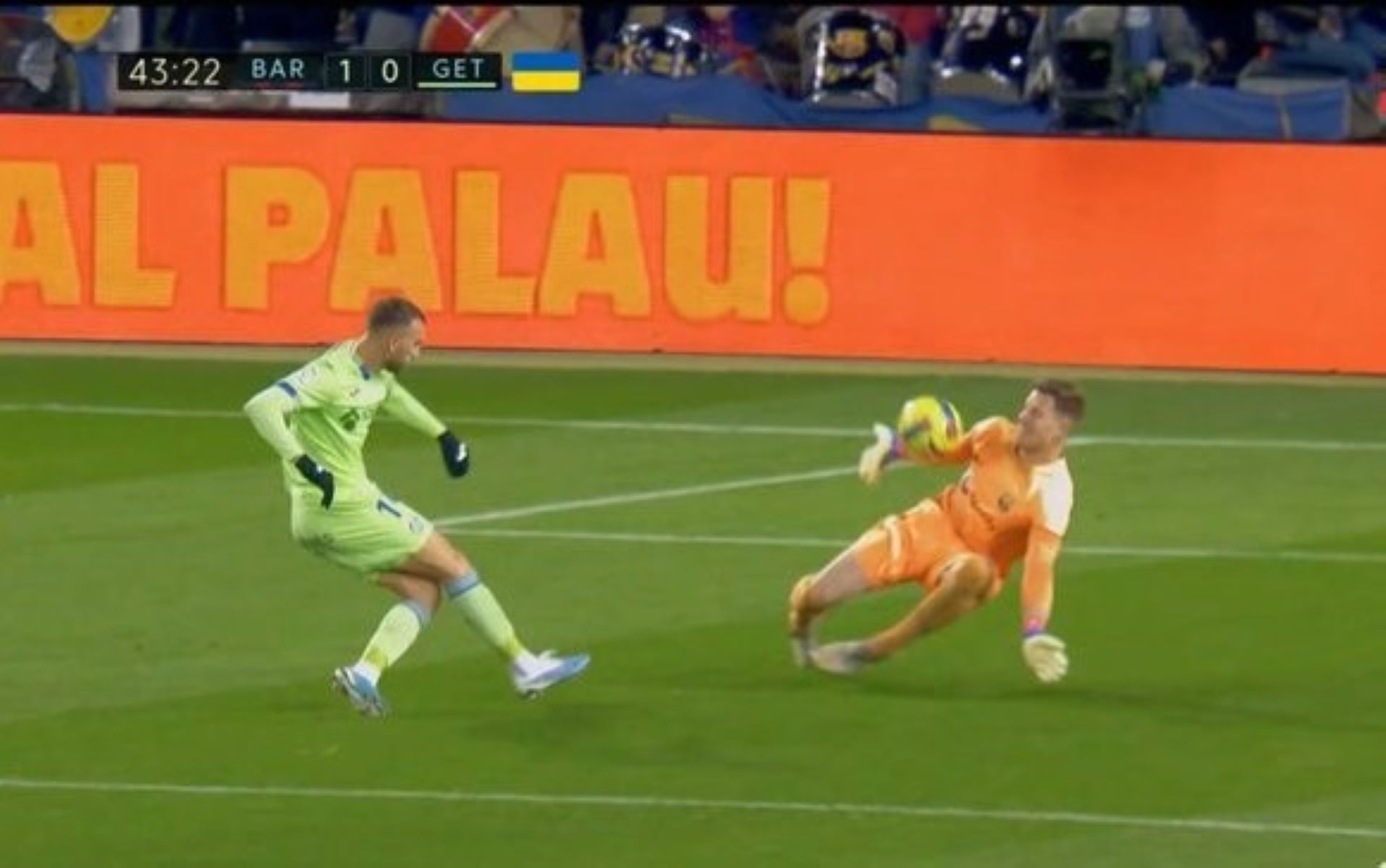 O Kέρβερος Τερ Στέγκεν γράφει ιστορία πιάνοντας τα… άπιαστα (vid)