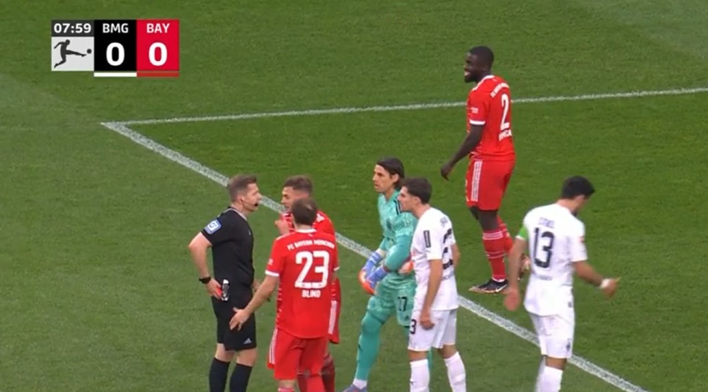 Γκάφα του Ουπαμεκανό – Ερασιτεχνικό λάθος και… κόκκινη που “κοστίζει” (vid)