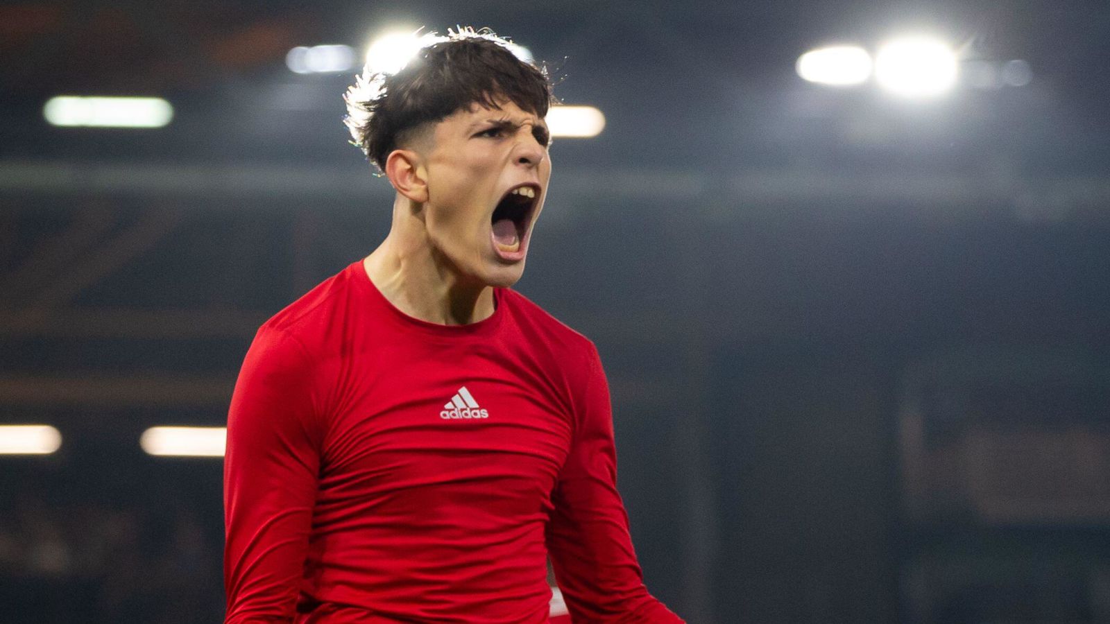 «Τυλίγει» με νέο συμβόλαιο την «εξτρεμάρα» της η Γιουνάιτεντ!