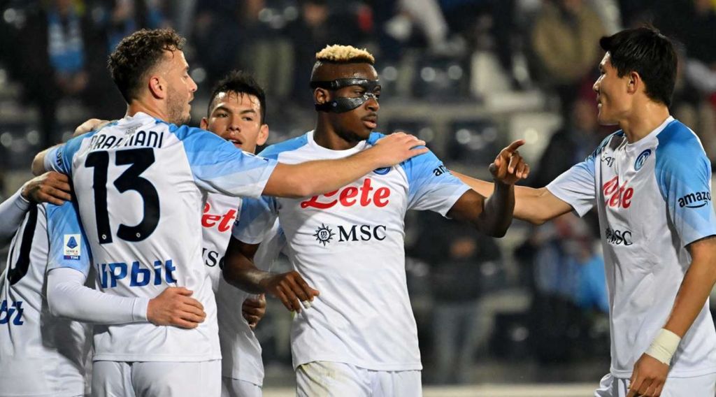 Ούτε στην Έμπολι έκανε στάση το τρένο της Νάπολι! (vid)