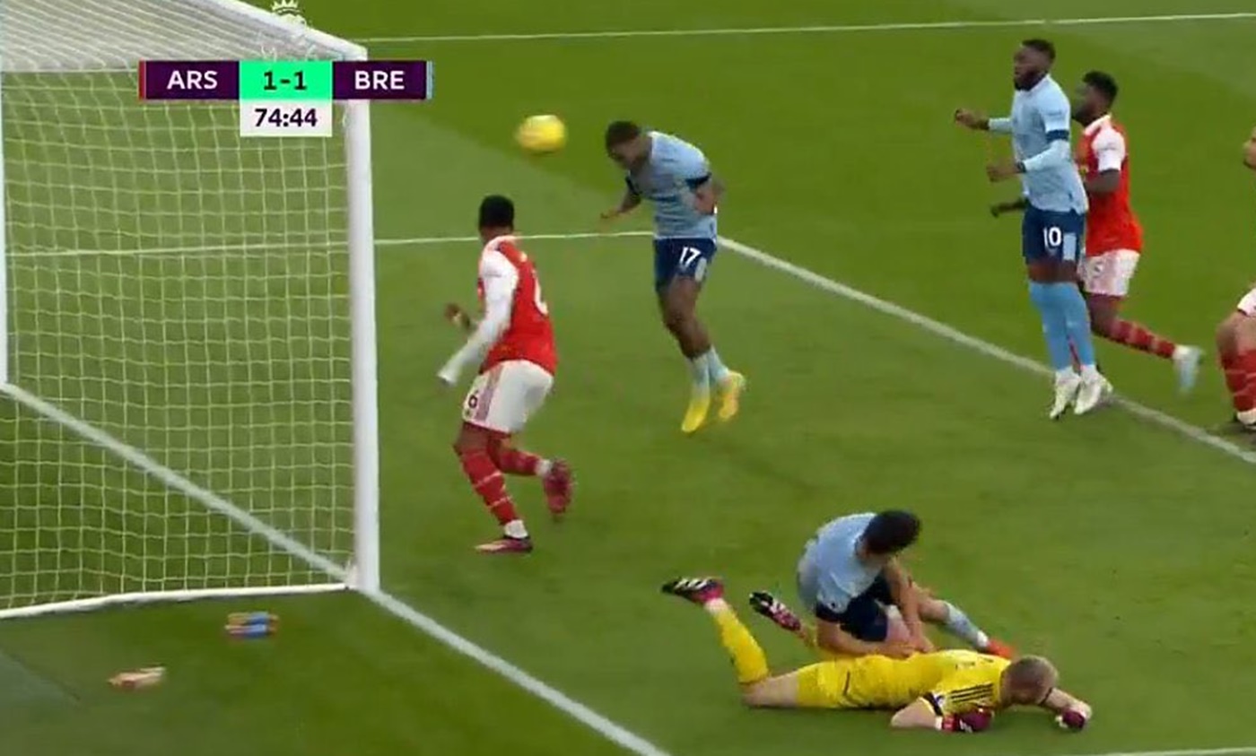 Έπαιξε… βόλεϊ στην περιοχή της Άρσεναλ η Μπρέντφορντ κι ισοφάρισε! (vid)