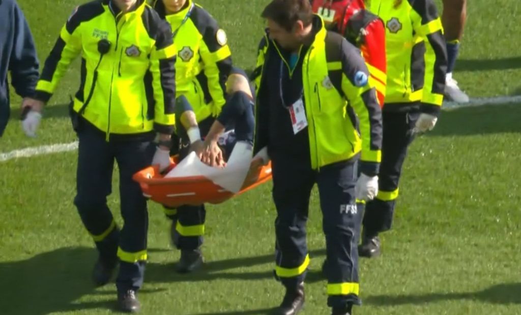 Ανατριχιαστικός τραυματισμός του Νεϊμάρ – Βγήκε με φορείο κλαίγοντας! (pics, vid)