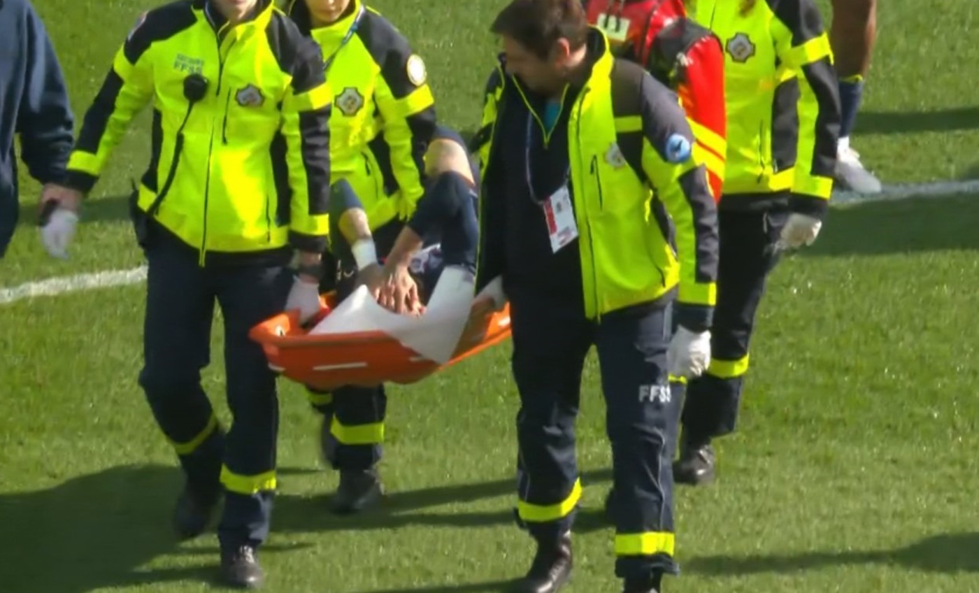 Ανατριχιαστικός τραυματισμός του Νεϊμάρ – Βγήκε με φορείο κλαίγοντας! (pics, vid)