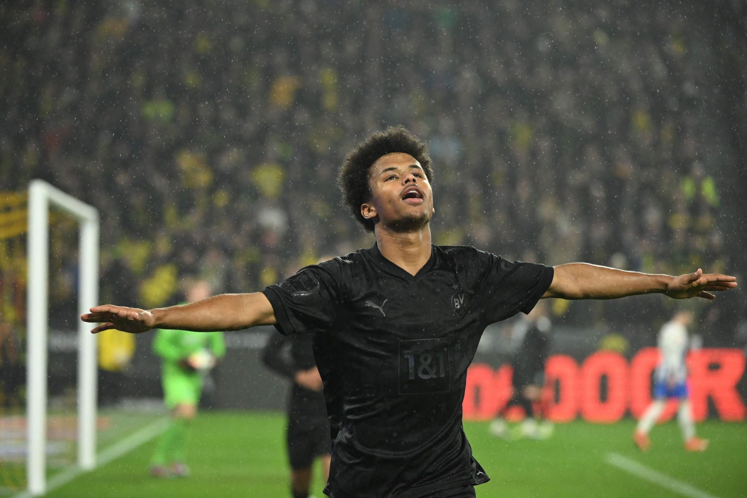 Αντεγέμι, είσαι τρέλα – “Μαγικό” γκολ με τακουνάκι για τον πιτσιρικά της Ντόρτμουντ (vid)