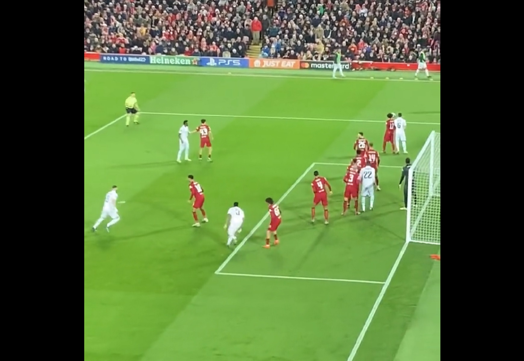 Έχει… μάτι ο Αλεξάντερ Άρνολντ – Δεν εξηγείται αλλιώς η ανυπαρξία του (vid)