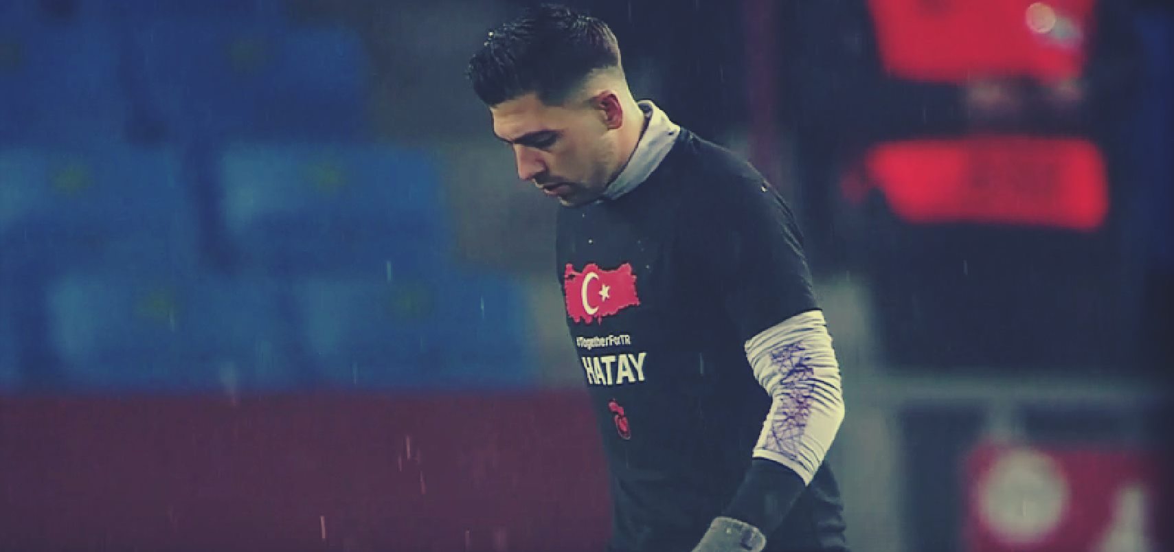 Δυνατό μήνυμα Μπακασέτα: Έκανε προθέρμανση με τη σημαία της Τουρκίας! (vid)