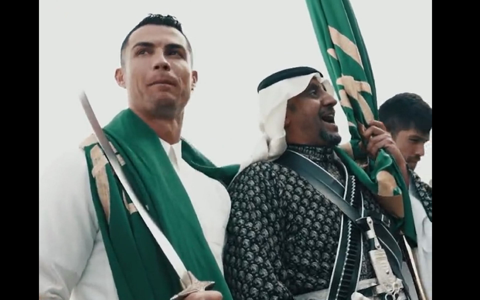 Μετά τον Μέσι… παραδόθηκε και ο Κριστιάνο στα θέλω του αραβικού γίγνεσθαι (vid)