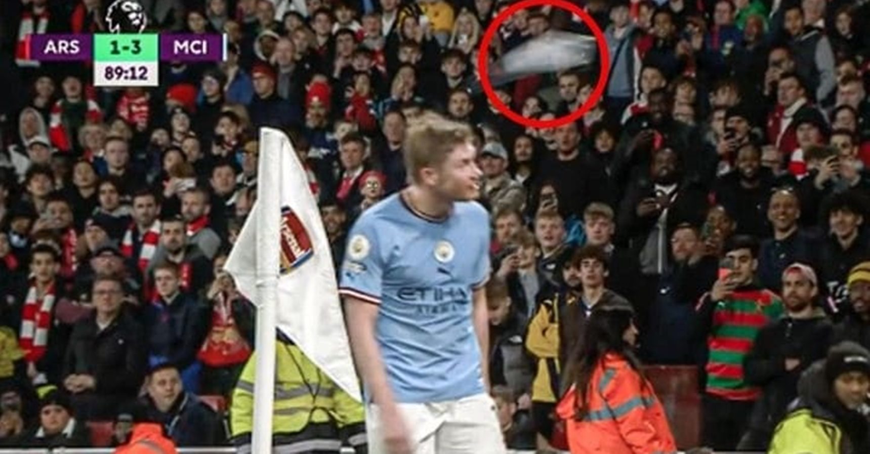 Ξέφυγαν οι οπαδοί της Άρσεναλ: Έριξαν μπουκάλια στον Ντε Μπρούιν! (pic)