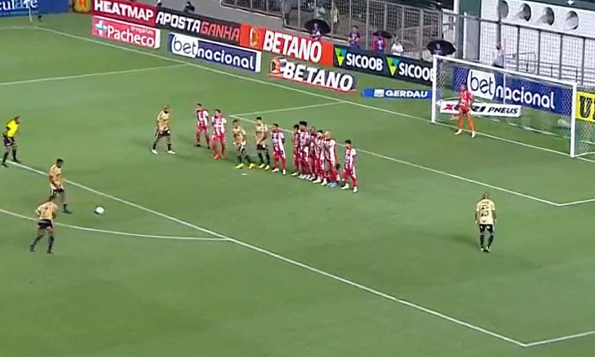 O Χουλκ «κατεδάφισε» την αντίπαλη εστία – Η ρουκέτα του… έπιασε 119χλμ/ώρα (vid)