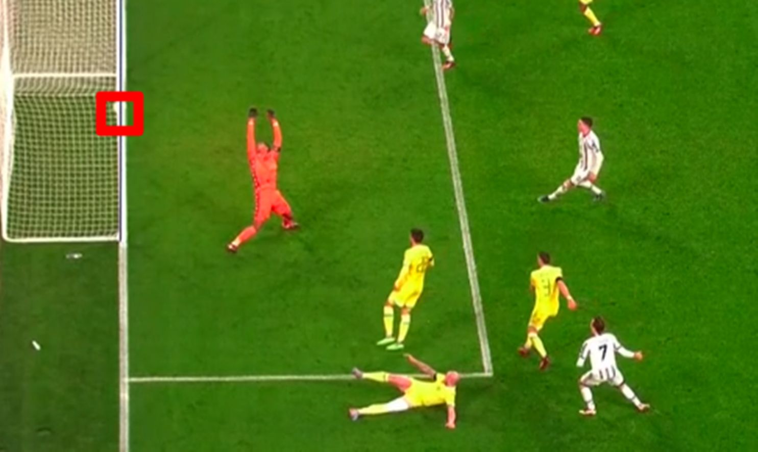 Ο Κιέζα είδε την μπάλα να τον «φτύνει»: Αλλά μας χάρισε το δοκάρι της χρονιάς! (vid)