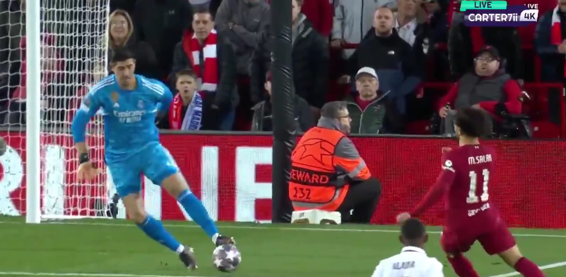 Ο Κουρτουά έπαθε… Κάριους και δίνει έτοιμο γκολ στον Σαλάχ για το 2-0! (vid)