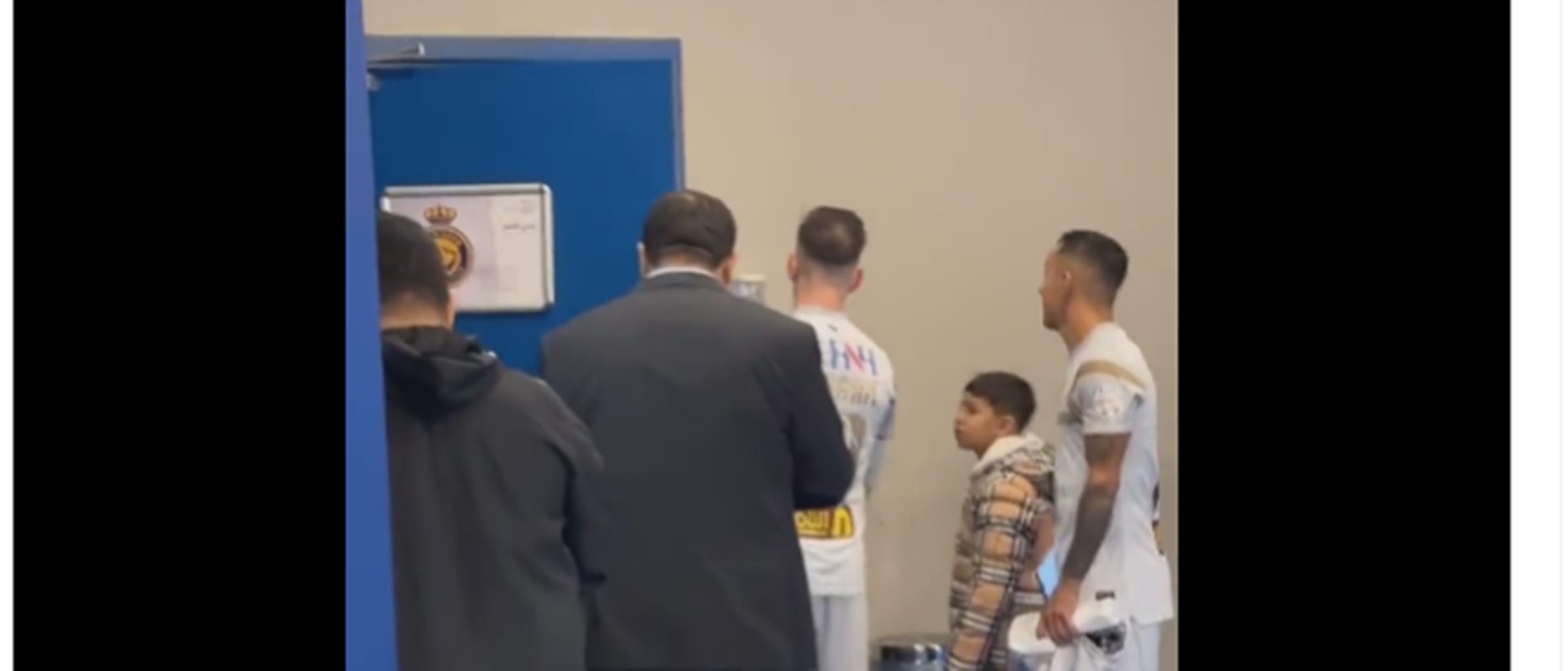 Ο κακός χαμός στη Σ. Αραβία για τον Κριστιάνο: Οι αντίπαλοι έκαναν… ουρά για ένα αυτόγραφο! (vid)