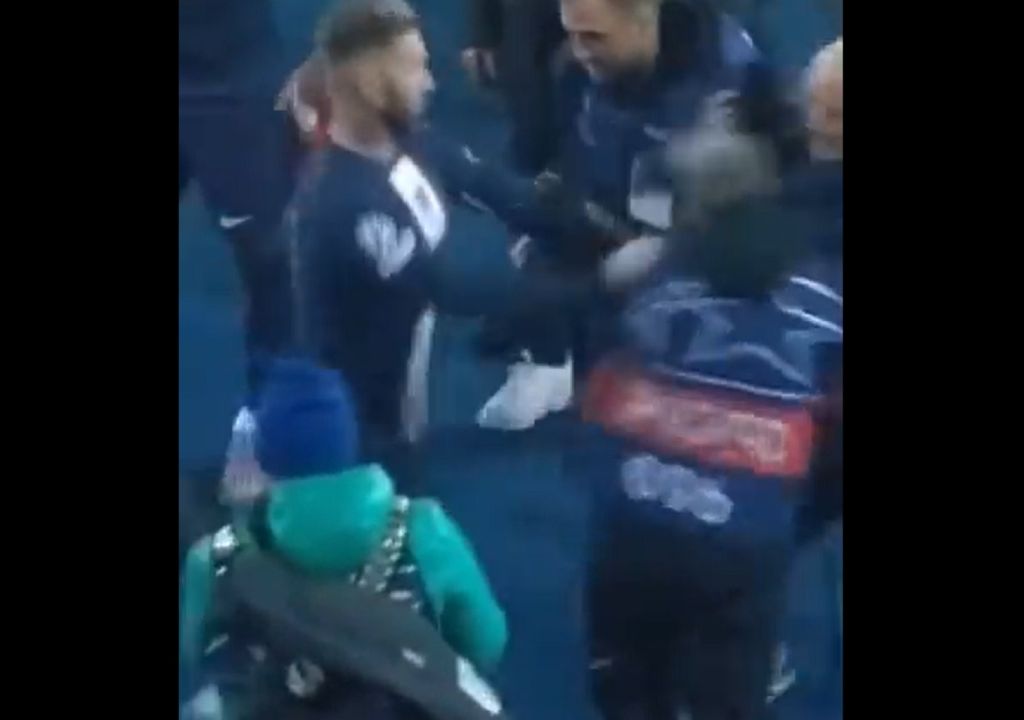 Κάκιστη αντίδραση του Ράμος – Έσπρωξε φωτογράφο που έκανε τη δουλειά του (vid)