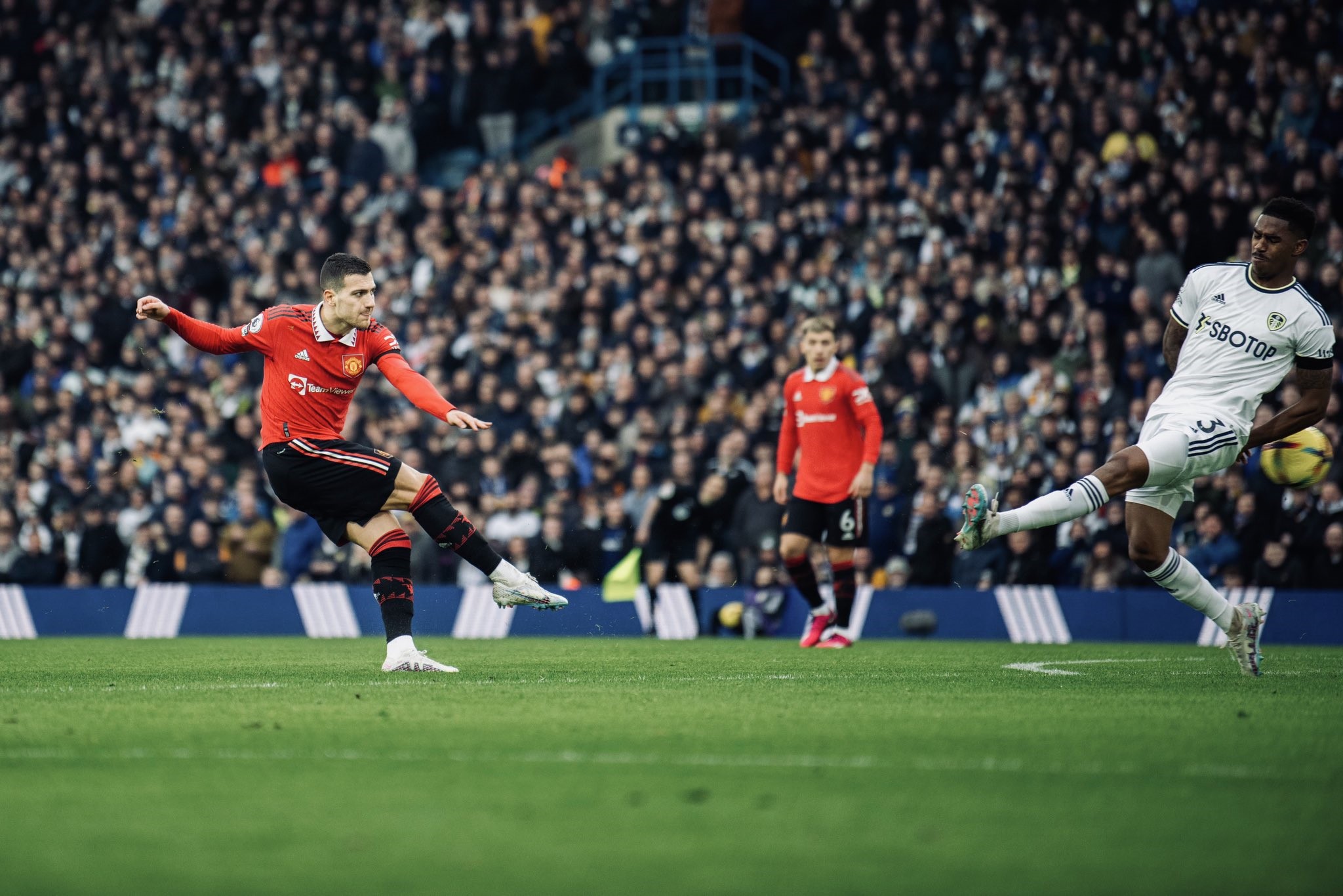 Αυτή η Γιουνάιτεντ… κλείνει στόματα – Τρομερό “διπλό” και ακουμπάει την κορυφή (vid)