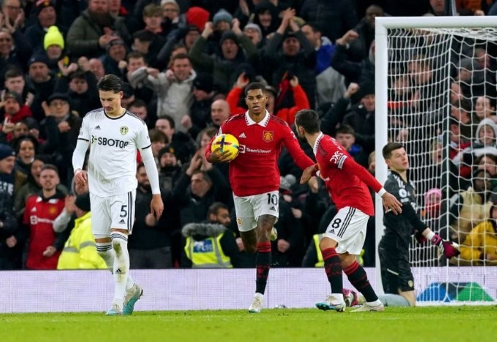 Άγγιξε το… όνειρο η Γιουνάιτεντ – Όρθια τα «παγώνια» στο Ολντ Τράφορντ (vid)