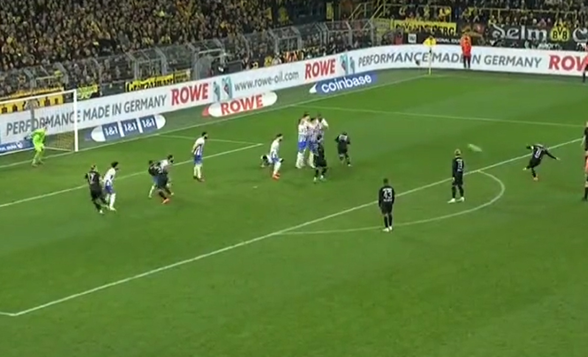 To πάρτι της Ντόρτμουντ είχε μαέστρο τον Ρόις – Ο αρχηγός… κέρασε απευθείας φαουλάρα (vid)